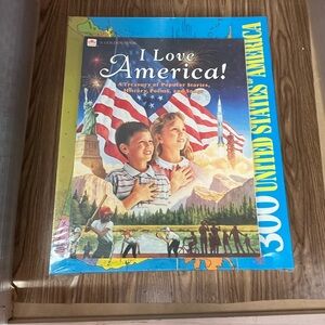 ✨$3 ✨ 300 piece United States of America vintage puzzle with book included